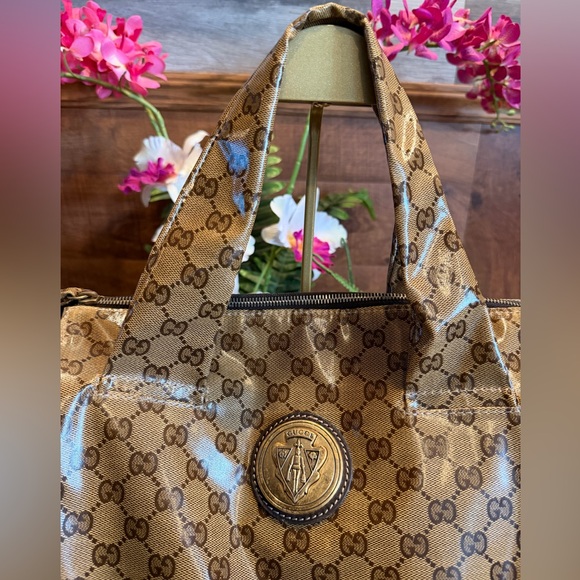 Gucci GG Supreme Canvas Shopper with Vintage Gold Medallion - Picture 7 of 16